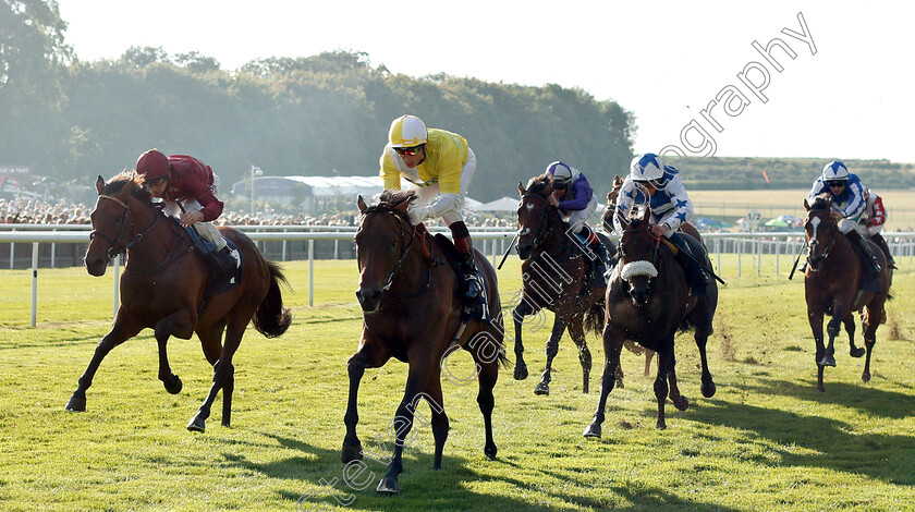 Red-Bravo-0004 
 RED BRAVO (centre, Gerald Mosse) beats KICK ON (left) in The Fly London Southend Airport To Lyon Maiden Stakes
Newmarket 10 Aug 2018 - Pic Steven Cargill / Racingfotos.com