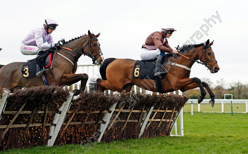 Bon-Retour-and-Sacchoandvanzetti-0001 
 BON RETOUR (right, Tom Midgley) with SACCHOANDVANZETTI (left, Liam Harrison)
Warwick 22 Nov 2023 - Pic Steven Cargill / Racingfotos.com