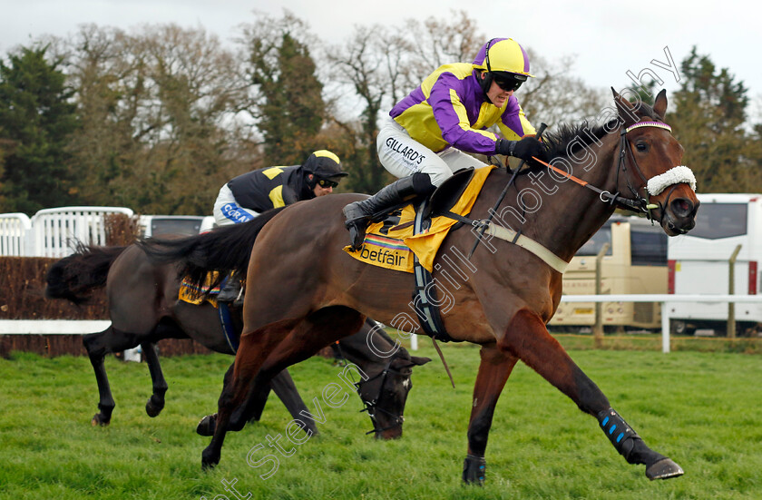 Le-Patron-0005 
 LE PATRON (David Noonan) wins The Betfair Henry VIII Novices Chase
Sandown 9 Dec 2023 - Pic Steven Cargill / Racingfotos.com