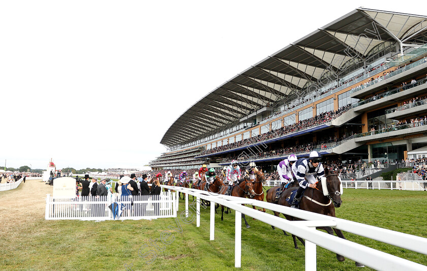 Fort-Jefferson-0001 
 FORT JEFFERSON (Paddy Pilley) leads the field 
Royal Ascot 23 Jun 2018 - Pic Steven Cargill / Racingfotos.com