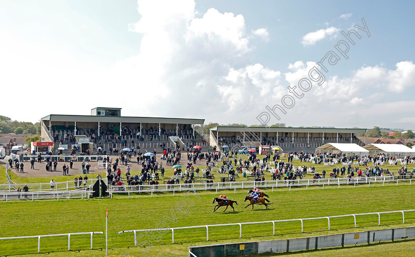 Aria-Rose-0001 
 ARIA ROSE (Daniel Muscutt) wins The Quinncasino Handicap
Yarmouth 19 May 2021 - Pic Steven Cargill / Racingfotos.com