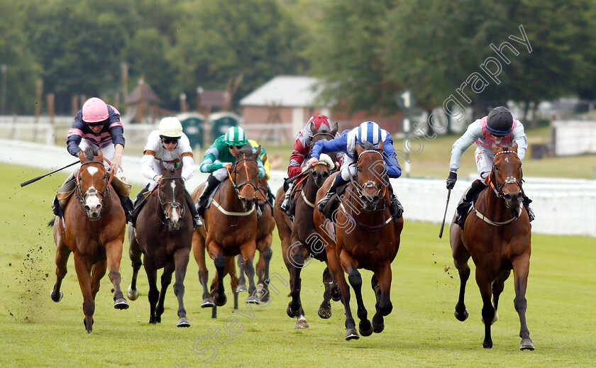 La-Maquina-0001 
 LA MAQUINA (right, Nicola Currie) beats WUFUD (2nd right) in The Thames Materials Recycled Primary Aggregates Handicap
Goodwood 24 May 2019 - Pic Steven Cargill / Racingfotos.com