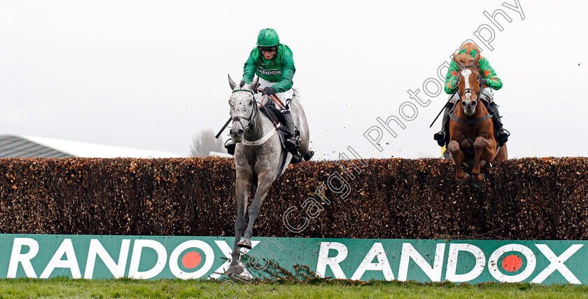 Terrefort-0005 
 TERREFORT (left, Daryl Jacob) beats MS PARFOIS (right) in The Betway Mildmay Novices Chase Aintree 13 Apr 2018 - Pic Steven Cargill / Racingfotos.com