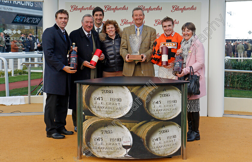 Kingswell-Theatre-0011 
 Presentation to Michael Scudamore, Tom Scudamore and owners for The Glenfarclas Cross Country Handicap Chase won by KINGSWELL THEATRE Cheltenham 17 Nov 2017 - Pic Steven Cargill / Racingfotos.com