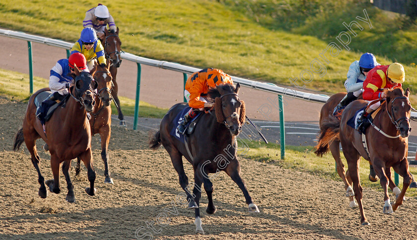 Evening-Hill-0001 
 EVENING HILL (centre, Shane Kelly) beats SANDY SHORES (left) and PEACE AND PLENTY (right) in The Racing Welfare 24 Hour Helpline 08006300443 Handicap Lingfield 5 Oct 2017 - Pic Steven Cargill / Racingfotos.com