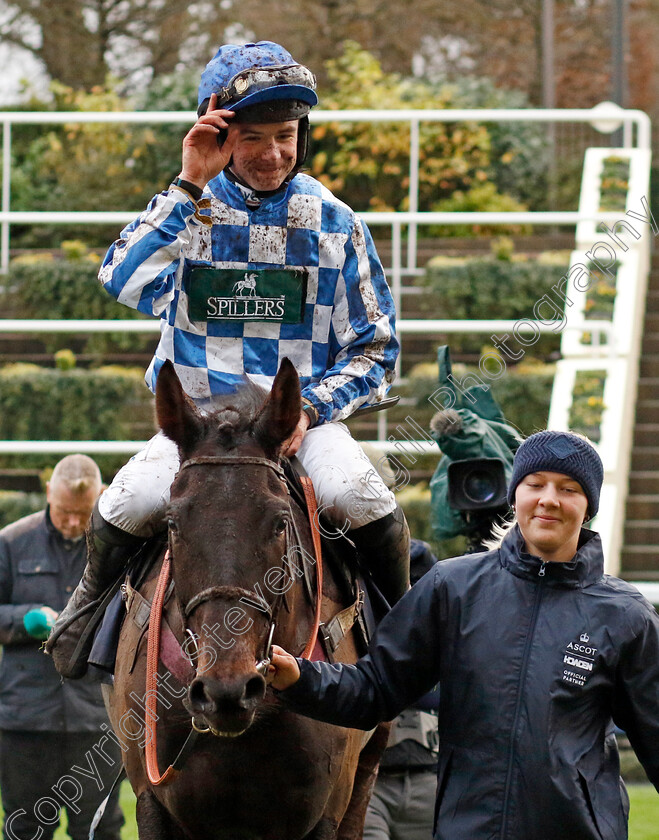 Victtorino-0002 
 VICTTORINO (Charlie Deutsch) winner of The Howden Silver Cup Handicap Chase
Ascot 21 Dec 2024 - Pic Steven Cargill / Racingfotos.com