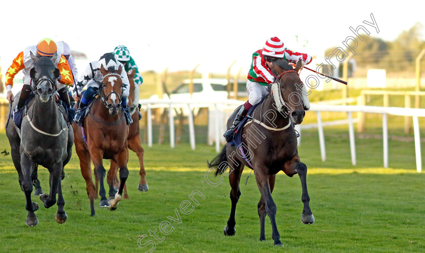 The-Spotlight-Kid-0003 
 THE SPOTLIGHT KID (Cieren Fallon) beats ELSAAB (left) in the Peter Dunnett Memorial Handicap
Yarmouth 18 Oct 2022 - Pic Steven Cargill / Racingfotos.com