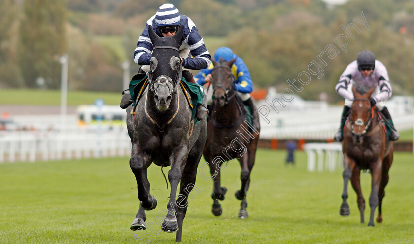 Al-Dancer-0005 
 AL DANCER (Sam Twiston-Davies) wins The squareintheair.com Novices Chase
Cheltenham 25 Oct 2019 - Pic Steven Cargill / Racingfotos.com