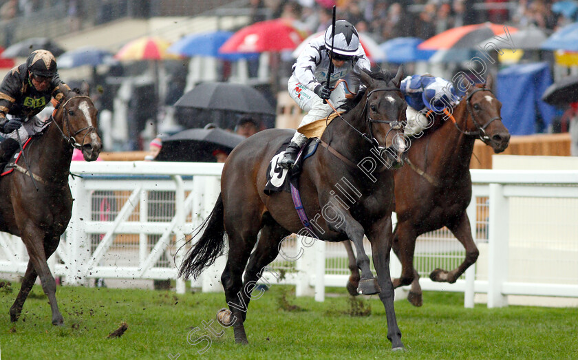 Raising-Sand-0006 
 RAISING SAND (Nicola Currie) wins The Bet With Ascot Challenge Cup Handicap
Ascot 6 Oct 2018 - Pic Steven Cargill / Racingfotos.com