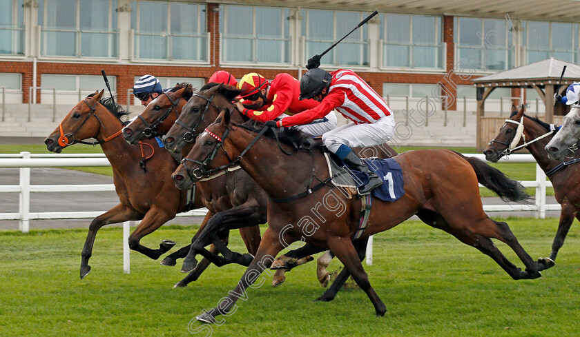 Redemptive-and-Mr-Millarcky-0004 
 REDEMPTIVE (nearside, William Buick) dead-heats with MR MILLARCKY (farside, Shane Kelly) in The Read Andrew Balding On Betway Insider Handicap
Lingfield 2 Sep 2020 - Pic Steven Cargill / Racingfotos.com