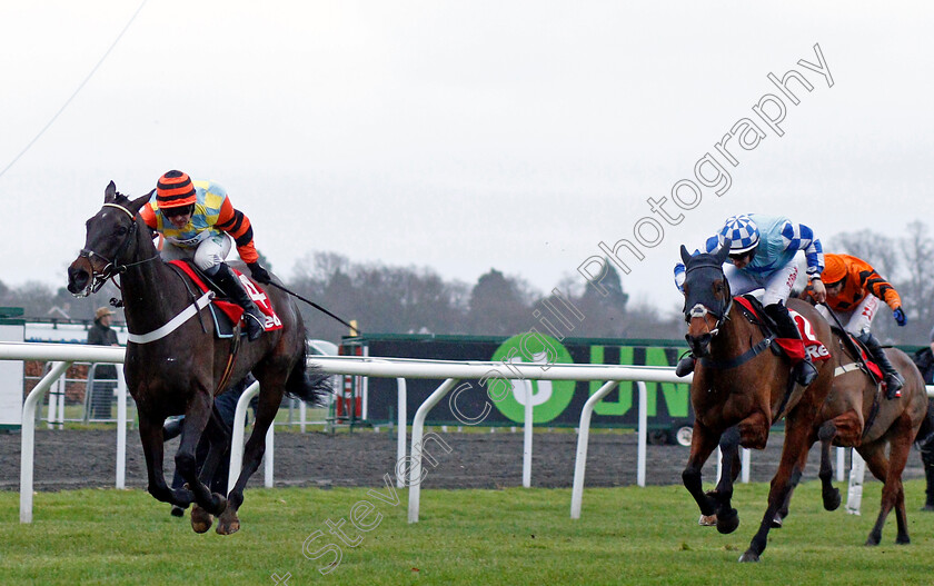 Might-Bite-0008 
 MIGHT BITE (Nico de Boinville) beats DOUBLE SHUFFLE (right) in The 32Red King George VI Chase Kempton 26 Dec 2017 - Pic Steven Cargill / Racingfotos.com