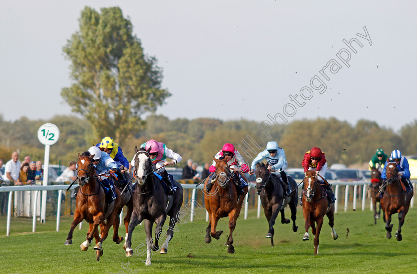 Nightwalker-0006 
 NIGHTWALKER (Ryan Moore) beats ULTRASOUL (left) in The EBF Future Stayers Maiden Stakes
Yarmouth 18 Sep 2024 - Pic Steven Cargill / Racingfotos.com