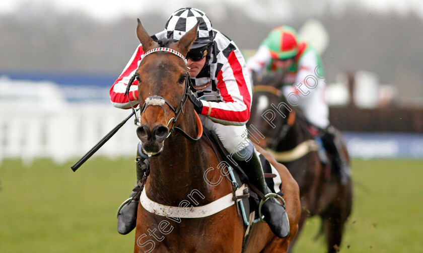 Colonial-Dreams-0003 
 COLONIAL DREAMS (Nico de Boinville) wins The ROA Racing Post Owners Jackpot Maiden Hurdle 25 Mar 2018 - Pic Steven Cargill / Racingfotos.com