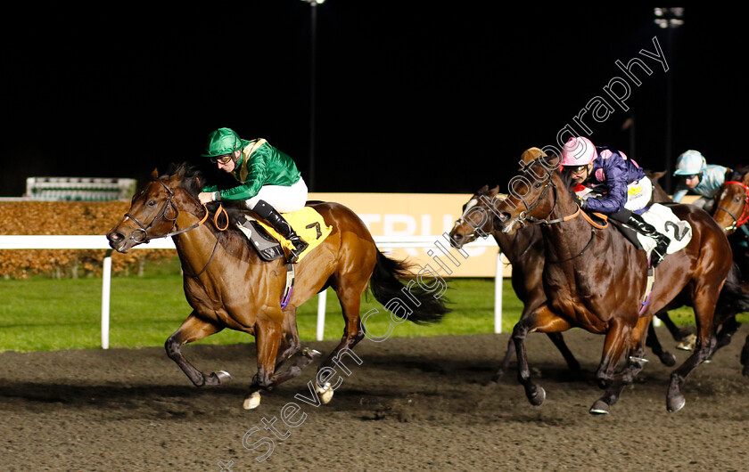 The-Quiet-Gent-0003 
 THE QUIET GENT (Hector Crouch) beats CRESTOFDISTINCTION (right) in The Unibet Novice Stakes 
Kempton 4 Dec 2024 - pic Steven Cargill / Racingfotos.com