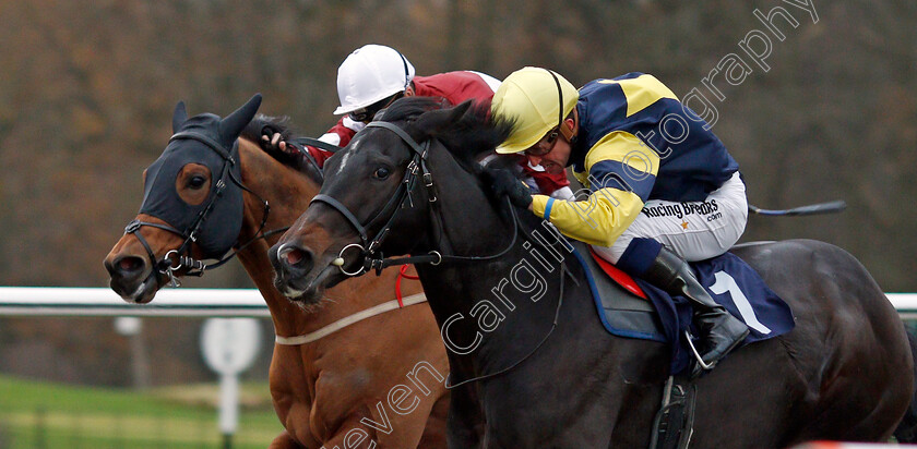 Dutiful-Son-0002 
 DUTIFUL SON (right, Jim Crowley) beats MANSFIELD (left) in The Play Jackpot Games At sunbets.co.uk/vegas Handicap Div2 Lingfield 6 Dec 2017 - Pic Steven Cargill / Racingfotos.com