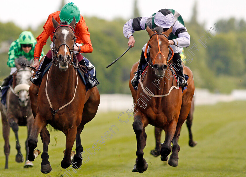 Waiting-For-Richie-0008 
 WAITING FOR RICHIE (left, James Sullivan) beats CHOCOLATE BOX (right) in The Investec Wealth Handicap York 17 May 2018 - Pic Steven Cargill / Racingfotos.com