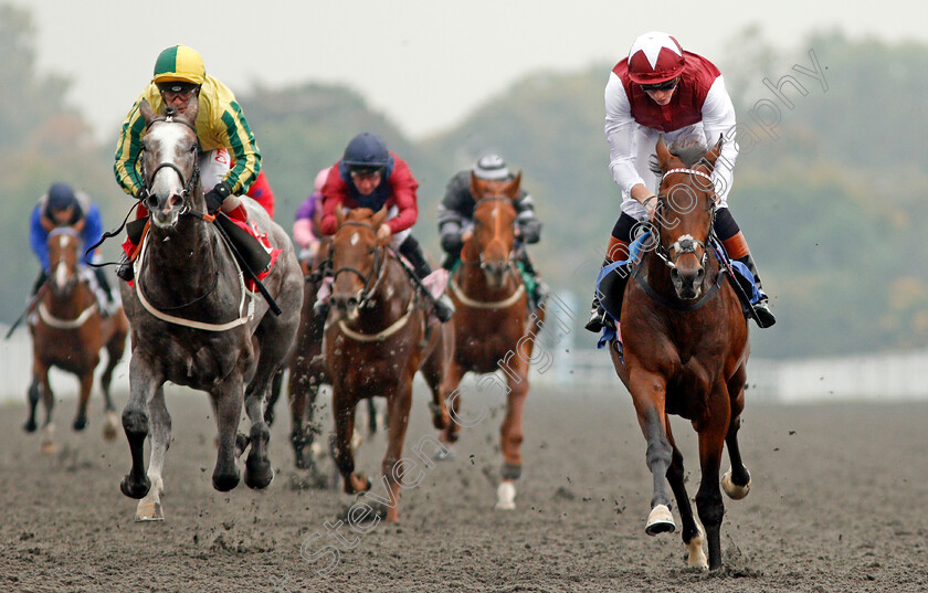 Graffiti-Master-0008 
 GRAFFITI MASTER (right, James Doyle) beats BAILEYS EXCELERATE (left) in The Matchbook British Stallion Studs EBF Novice Stakes Kempton 25 Sep 2017 - Pic Steven Cargill / Racingfotos.com