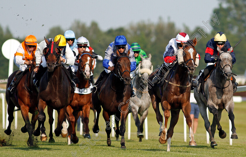 Estrela-Star-0003 
 ESTRELA STAR (2nd right, Sophie Smith) beats CITY TOUR (left) and SHINING AITCH (right) in The Taste Newbury Amateur Jockeys Handicap
Newbury 22 Jul 2021 - Pic Steven Cargill / Racingfotos.com