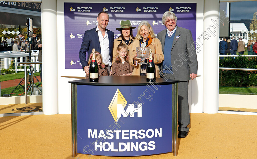 Twobeelucky-0010 
 Presentation for The Masterson Holdings Hurdle won by TWOBEELUCKY Cheltenham 28 Oct 2017 - Pic Steven Cargill / Racingfotos.com