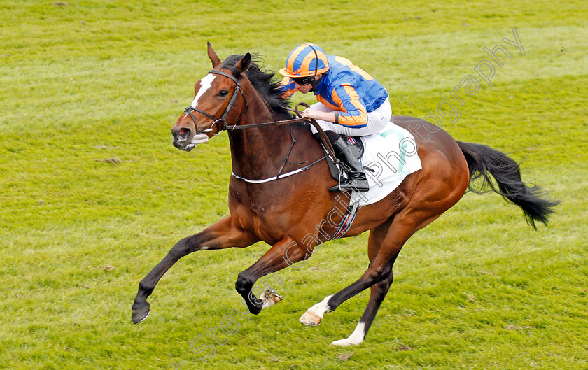 Magic-Wand-0009 
 MAGIC WAND (Ryan Moore) wins The Arkle Finance Cheshire Oaks Stakes Chester 9 May 2018 - Pic Steven Cargill / Racingfotos.com