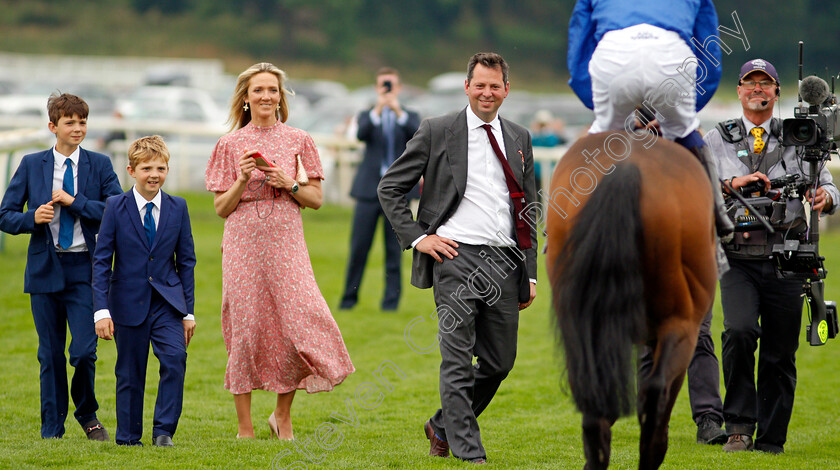 Battaash-0004 
 Trainer Charles Hills with wife Philippa and sons James and Eddie greet BATTAASH on track after the former champion sprinter paraded
York 20 Aug 2021 - Pic Steven Cargill / Racingfotos.com