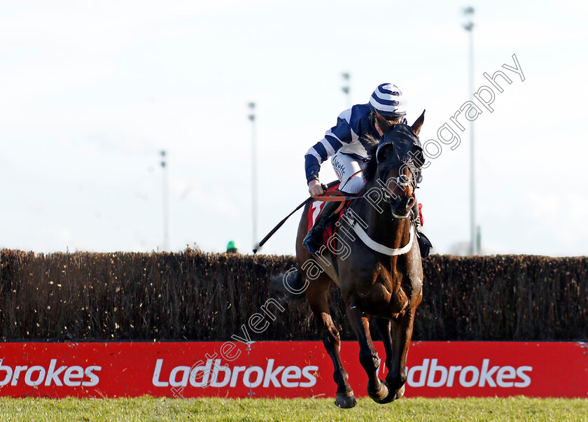 Katate-Dori-0005 
 KATATE DORI (Charlie Deutsch) wins The Ladbrokes Trophy Handicap Chase
Kempton 22 Feb 2025 - Pic Steven Cargill / Racingfotos.com