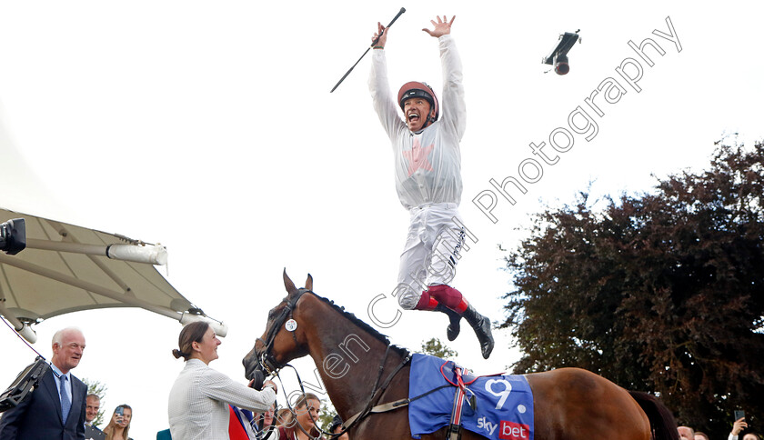 Absurde-0003 
 Frankie Dettori leaps from ABSURDE after winning the Sky Bet Ebor 
York 26 Aug 2023 - Pic Steven Cargill / Racingfotos.com