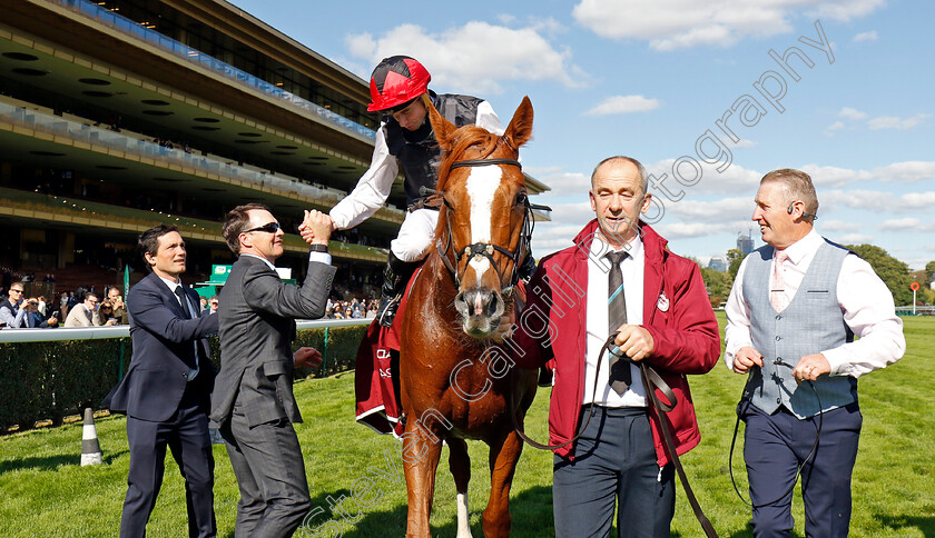 Kyprios-0008 
 KYPRIOS (Ryan Moore) with Aidan O'Brien after The Qatar Prix du Cadran
Longchamp 5 Oct 2024 - Pic Steven Cargill / Racingfotos.com