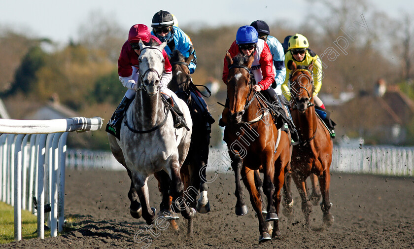 Vibrance-and-Al-Kout-0001 
 VIBRANCE (centre, Hollie Doyle) with AL KOUT (left, Martin Dwyer)
Kempton 5 Apr 2021 - Pic Steven Cargill / Racingfotos.com