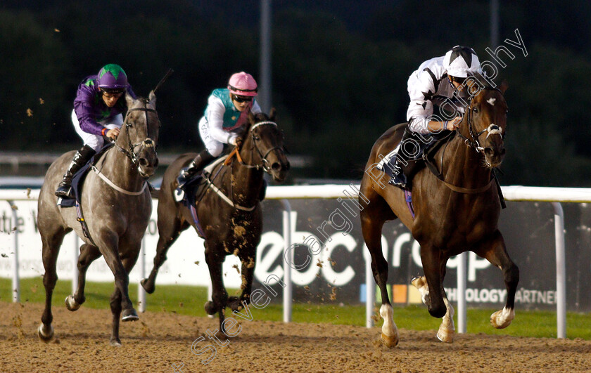 Thunderbolt-Rocks-0003 
 THUNDERBOLT ROCKS (James Doyle) beats GUVENOR'S CHOICE (left) in The Hellermanntyton Identification Handicap
Wolverhampton 5 Sep 2018 - Pic Steven Cargill / Racingfotos.com